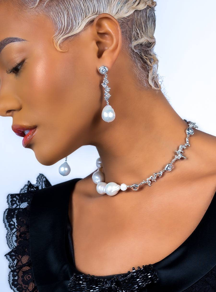 Queen's Pearl Earrings